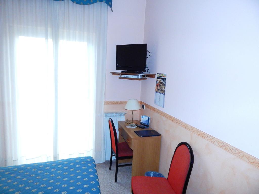 Hotel Torre Antica لوانو الغرفة الصورة
