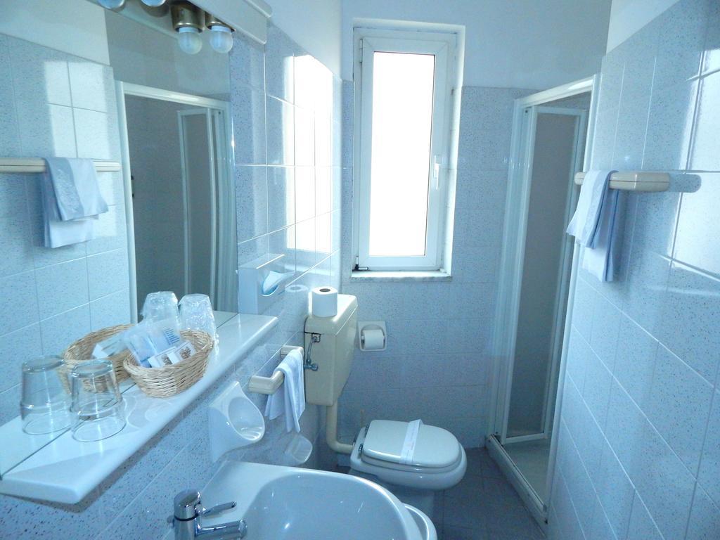 Hotel Torre Antica لوانو الغرفة الصورة