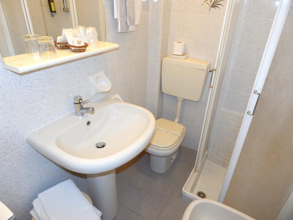 Hotel Torre Antica لوانو الغرفة الصورة