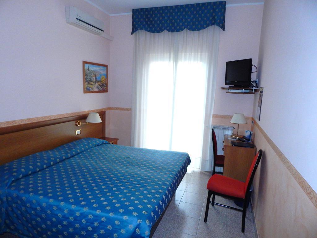 Hotel Torre Antica لوانو الغرفة الصورة