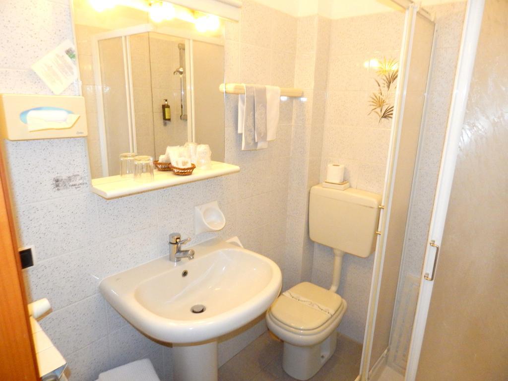 Hotel Torre Antica لوانو الغرفة الصورة
